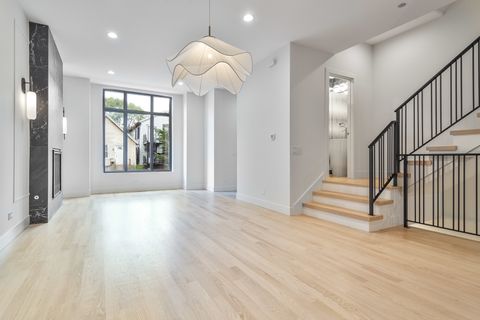 Tiny photo for 2055 W Race Avenue, Chicago, IL 60612 (MLS # 12450397)