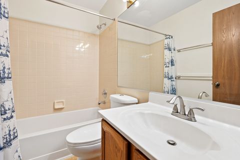 Tiny photo for 1404 W Sapphire Drive, Hoffman Estates, IL 60192 (MLS # 12488100)