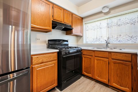 Tiny photo for 1404 W Sapphire Drive, Hoffman Estates, IL 60192 (MLS # 12488100)