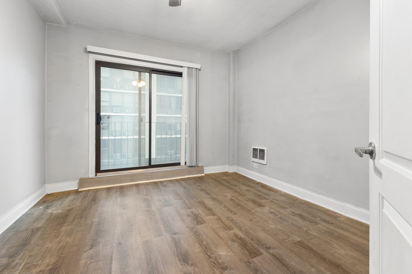 4520 N CLARENDON Avenue 305