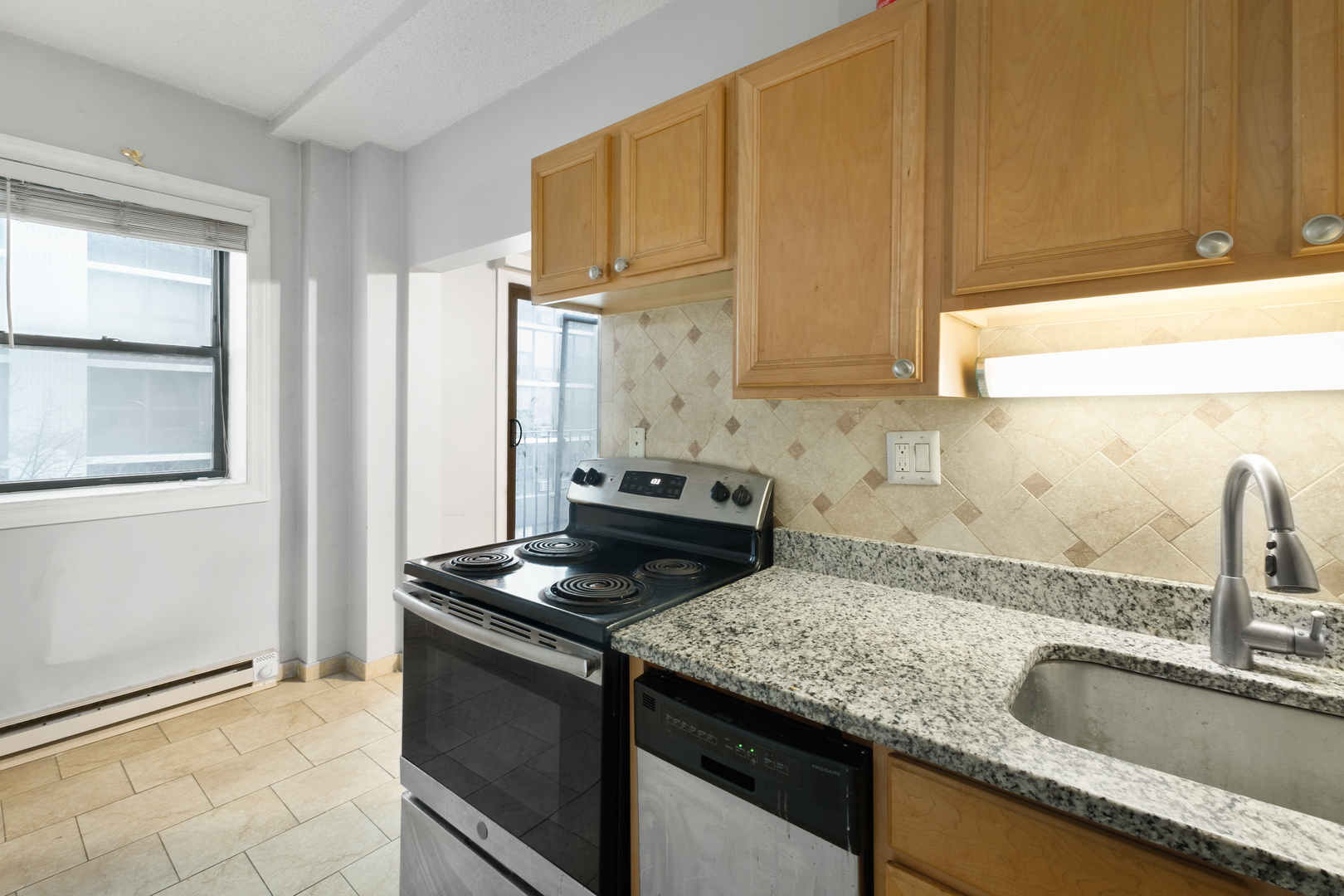 4520 N CLARENDON Avenue 305