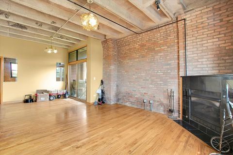 Tiny photo for 809 E 40th Street #4-4, Chicago, IL 60653 (MLS # 12548594)