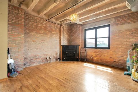 Tiny photo for 809 E 40th Street #4-4, Chicago, IL 60653 (MLS # 12548594)
