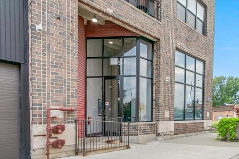 Tiny photo for 809 E 40th Street #4-4, Chicago, IL 60653 (MLS # 12548594)