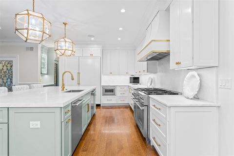 Tiny photo for 562 Earlston Road, Kenilworth, IL 60043 (MLS # 12613100)