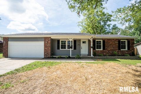 Photo of 865 Stardust Drive, Herrin, IL 62948 (MLS # QC4269367)