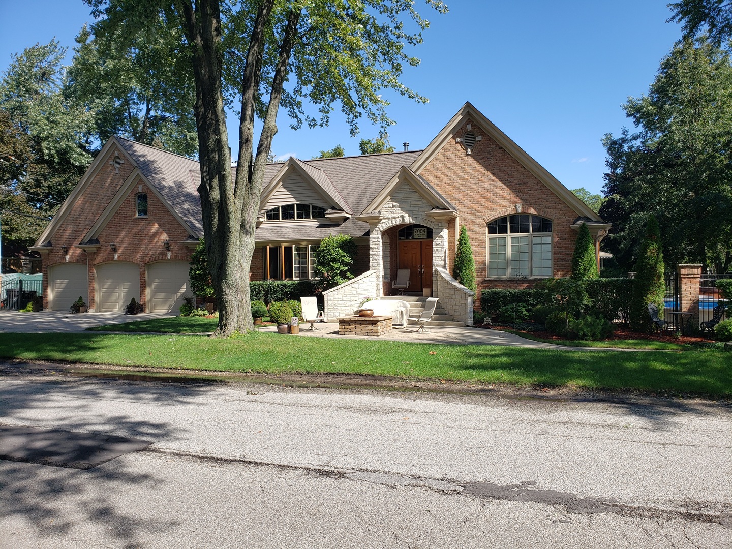 Photo 1 of 32 — 7004 N Mcalpin Avenue, Chicago, IL 60646
