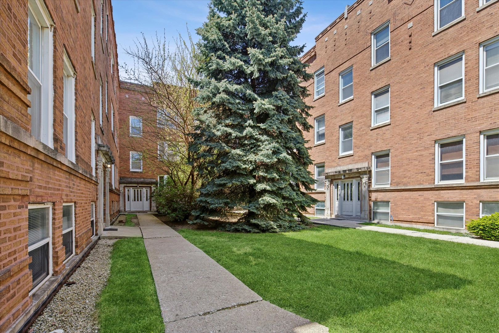 4912 N Kedzie Avenue 1W