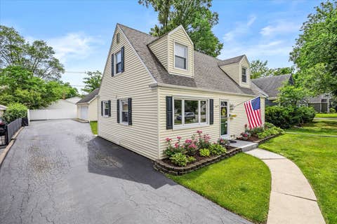 Tiny photo for 817 S Spring Road, Elmhurst, IL 60126 (MLS # 12689135)