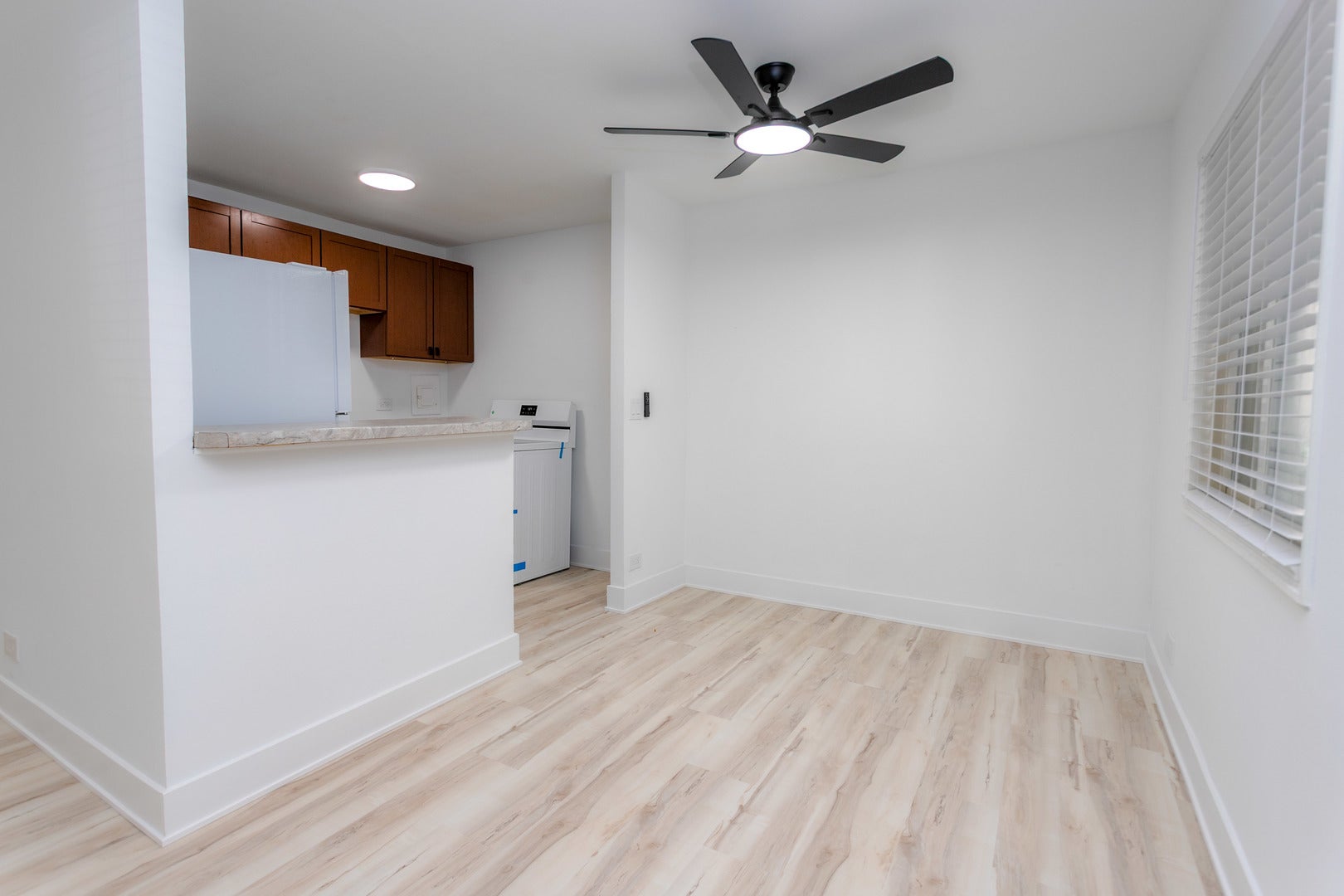 2406 Algonquin Road 4