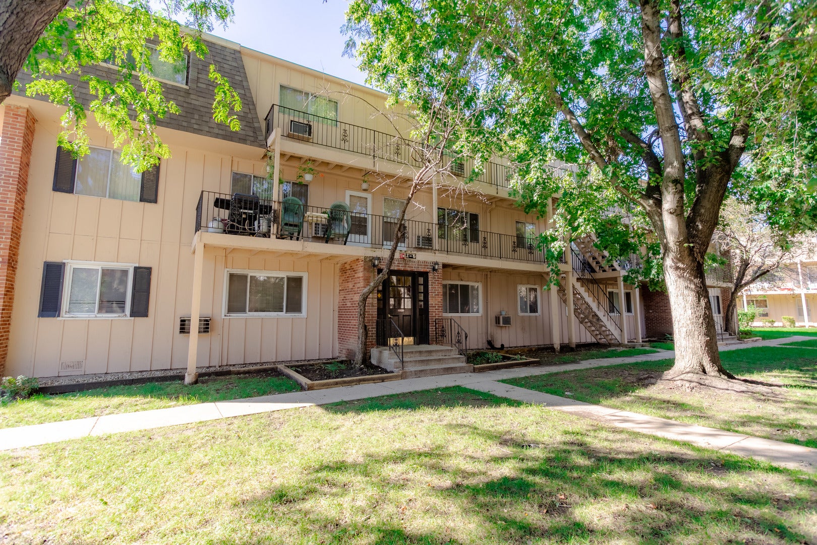 2406 Algonquin Road 4