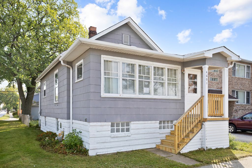 Photo for 4601 Eberly Avenue, Brookfield, IL 60513 (MLS # 12476432)