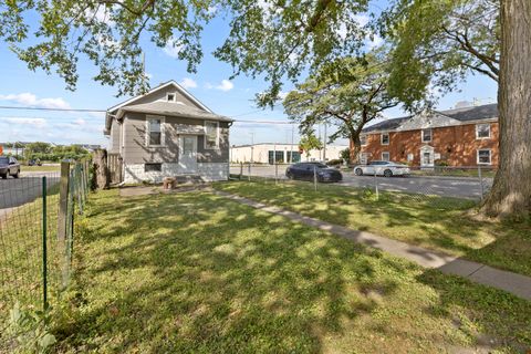 Tiny photo for 4601 Eberly Avenue, Brookfield, IL 60513 (MLS # 12476432)