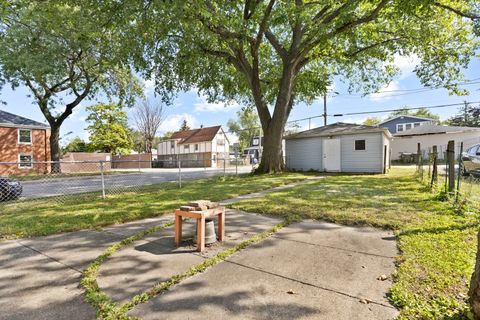 Tiny photo for 4601 Eberly Avenue, Brookfield, IL 60513 (MLS # 12476432)
