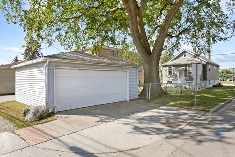 Tiny photo for 4601 Eberly Avenue, Brookfield, IL 60513 (MLS # 12476432)