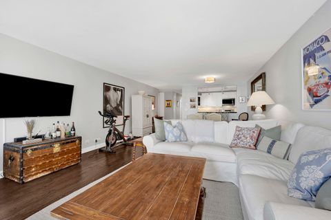 Tiny photo for 3150 N Sheridan Road #14A, Chicago, IL 60657 (MLS # 12587636)