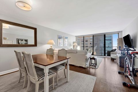 Tiny photo for 3150 N Sheridan Road #14A, Chicago, IL 60657 (MLS # 12587636)