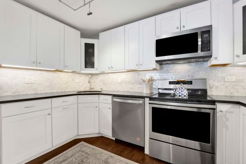 Tiny photo for 3150 N Sheridan Road #14A, Chicago, IL 60657 (MLS # 12587636)