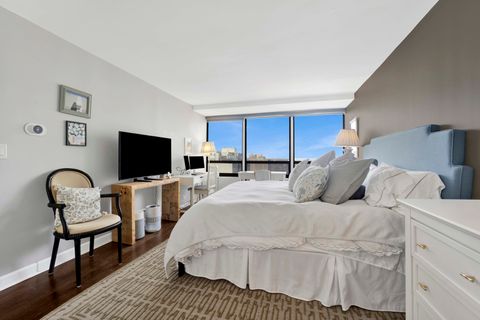 Tiny photo for 3150 N Sheridan Road #14A, Chicago, IL 60657 (MLS # 12587636)