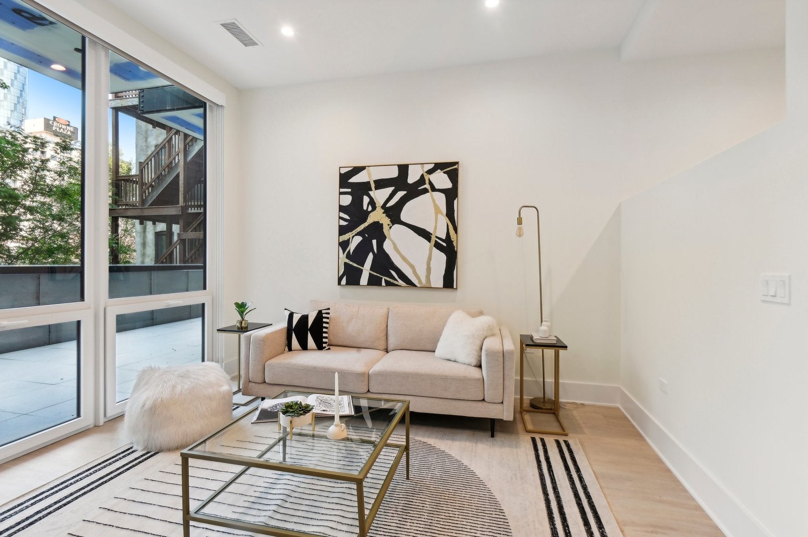 812 W Adams Street 205