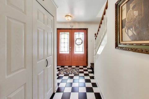 Tiny photo for 2004 Sprucewood Lane, Lindenhurst, IL 60046 (MLS # 12649564)