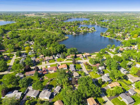 Tiny photo for 2004 Sprucewood Lane, Lindenhurst, IL 60046 (MLS # 12649564)