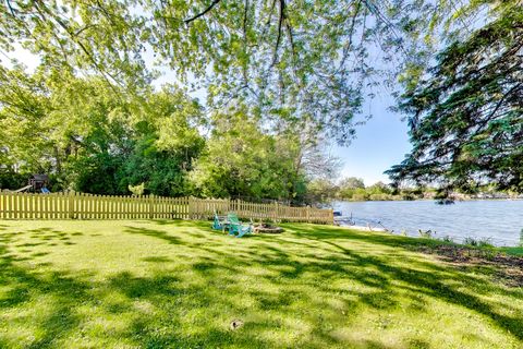 Tiny photo for 2004 Sprucewood Lane, Lindenhurst, IL 60046 (MLS # 12649564)