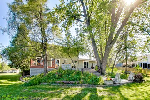 Tiny photo for 2004 Sprucewood Lane, Lindenhurst, IL 60046 (MLS # 12649564)