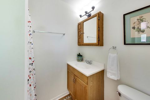 Tiny photo for 2004 Sprucewood Lane, Lindenhurst, IL 60046 (MLS # 12649564)