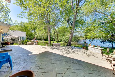 Tiny photo for 2004 Sprucewood Lane, Lindenhurst, IL 60046 (MLS # 12649564)