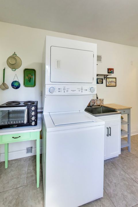 Tiny photo for 2004 Sprucewood Lane, Lindenhurst, IL 60046 (MLS # 12649564)