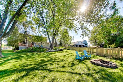 Tiny photo for 2004 Sprucewood Lane, Lindenhurst, IL 60046 (MLS # 12649564)