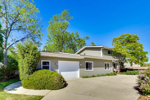 Tiny photo for 2004 Sprucewood Lane, Lindenhurst, IL 60046 (MLS # 12649564)
