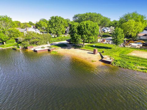 Tiny photo for 2004 Sprucewood Lane, Lindenhurst, IL 60046 (MLS # 12649564)