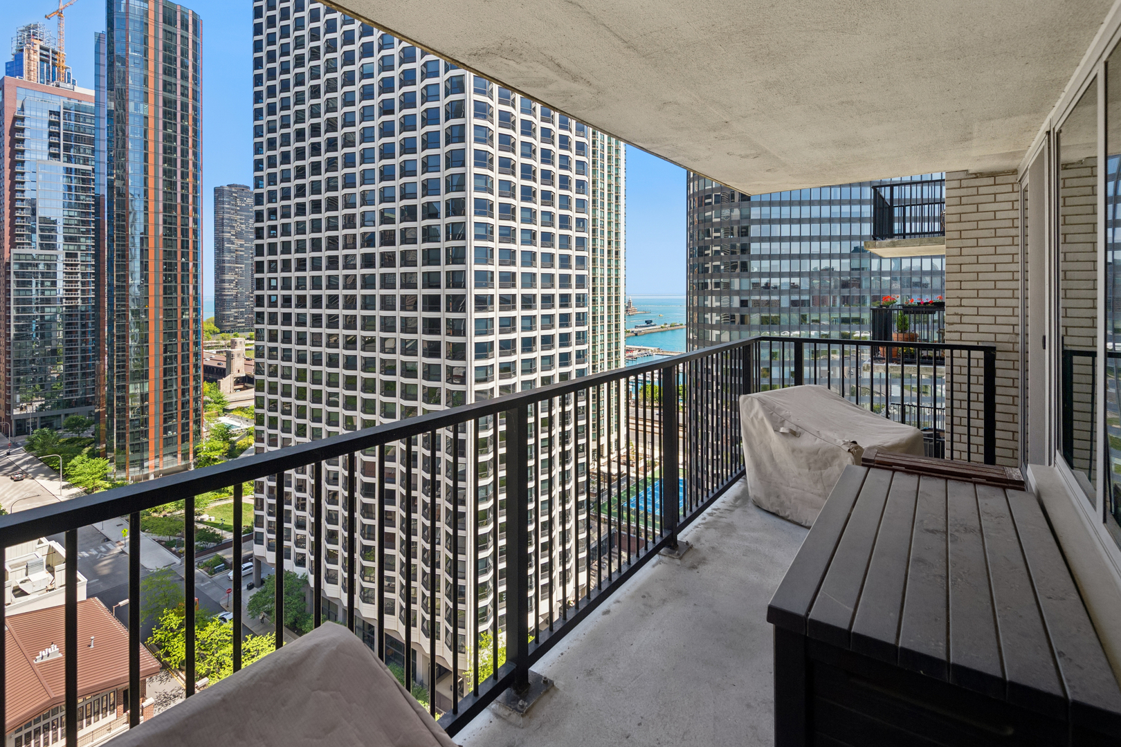 400 E Randolph Street 2208