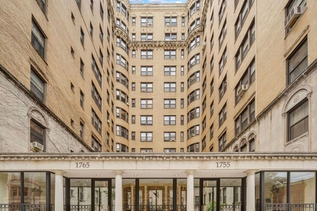 1755 E 55th Street 1201