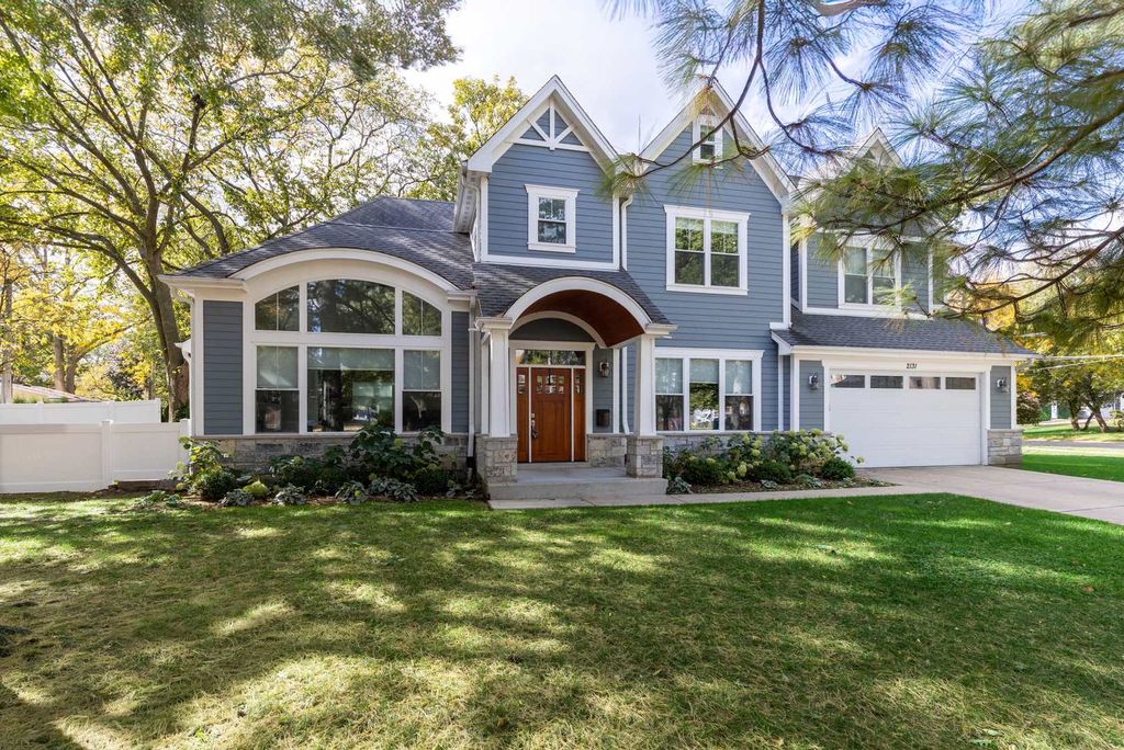 Photo for 2131 Parkview Court, Wilmette, IL 60091 (MLS # 12502418)