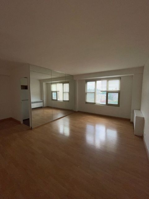Tiny photo for 2610 W Balmoral Avenue #504, Chicago, IL 60625 (MLS # 12565240)