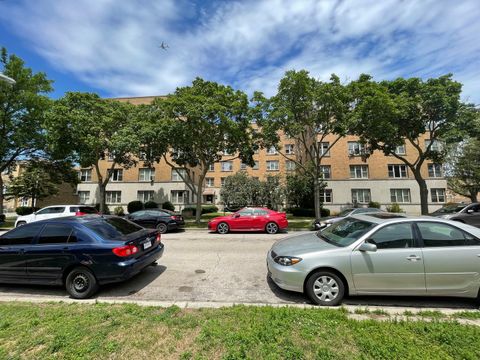 Tiny photo for 2610 W Balmoral Avenue #504, Chicago, IL 60625 (MLS # 12565240)