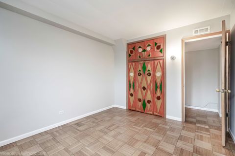 Tiny photo for 7210 Oak Avenue #4SW, River Forest, IL 60305 (MLS # 12521531)