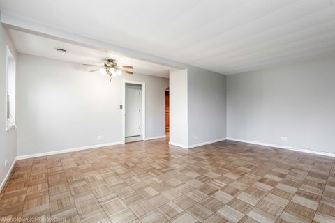 Tiny photo for 7210 Oak Avenue #4SW, River Forest, IL 60305 (MLS # 12521531)