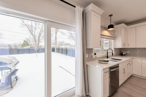 Tiny photo for 145 N Elmwood Avenue, Wood Dale, IL 60191 (MLS # 12595394)