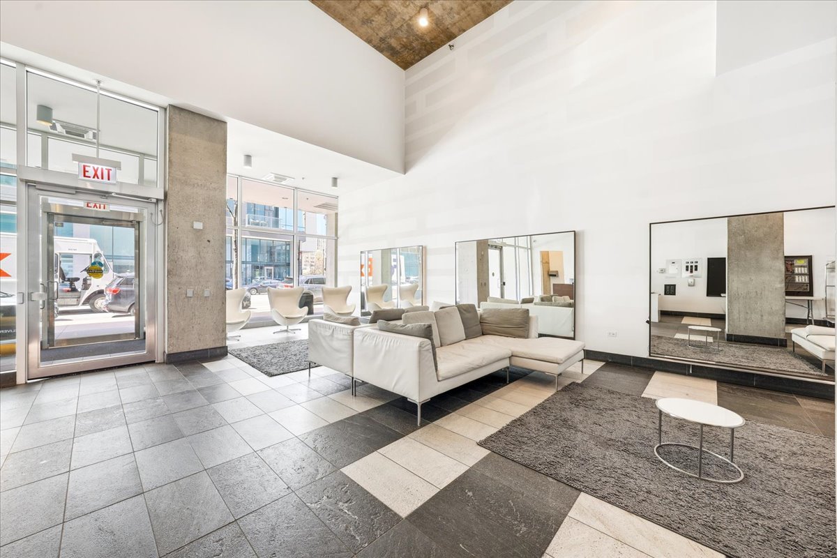 611 S Wells Street 1110