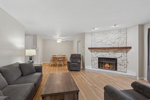 Tiny photo for 724 Maplewood Court #B, Willowbrook, IL 60527 (MLS # 12574464)