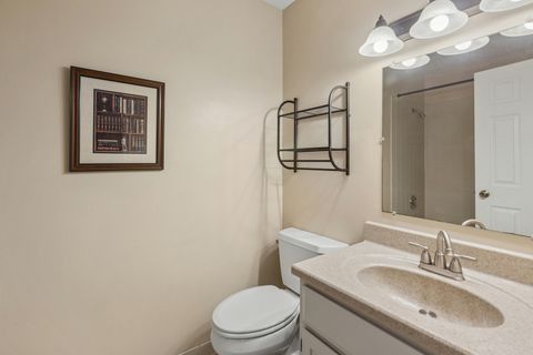 Tiny photo for 724 Maplewood Court #B, Willowbrook, IL 60527 (MLS # 12574464)