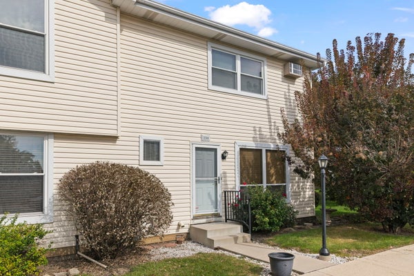 230 RAINTREE CT, AURORA, IL 60504 - Image 1b5f61857052bbd9e0e7f2bdc1b7d90d/3283517818