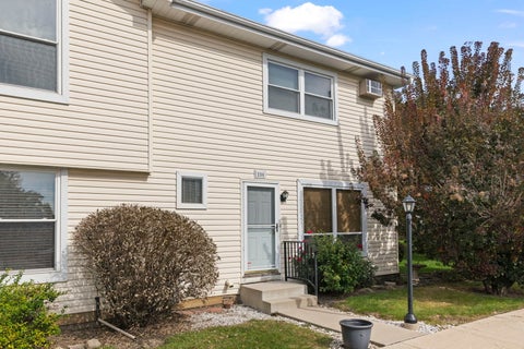 Photo of 230 Raintree Court, Aurora, IL 60504 (MLS # 12796517)