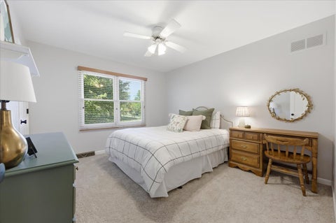Tiny photo for 221 Breckenridge Drive, Aurora, IL 60504 (MLS # 12664974)