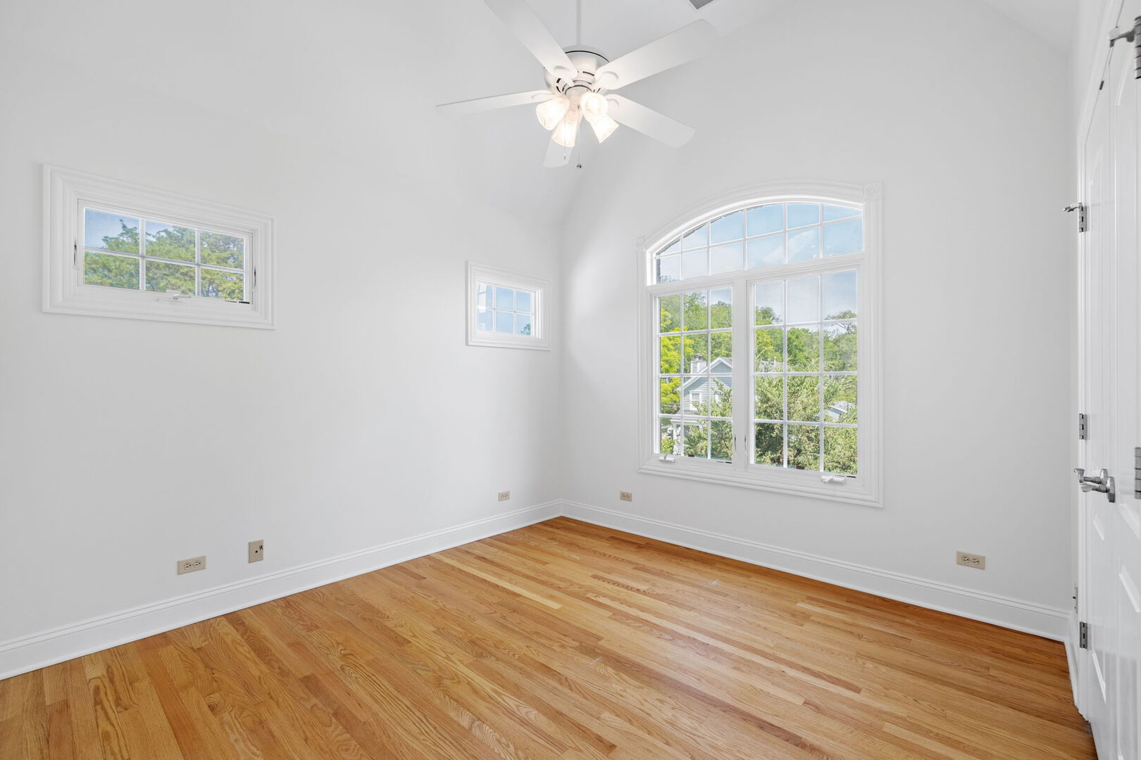 122 W 5th Street