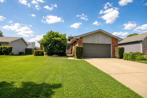 Photo of 2212 SUSANNA Way, Crest Hill, IL 60403 (MLS # 12740203)